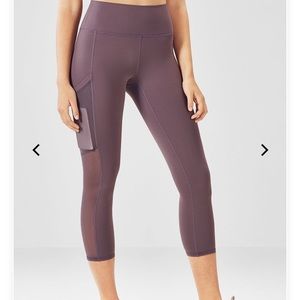 Fabletics Mila Pocket Capri Leggings